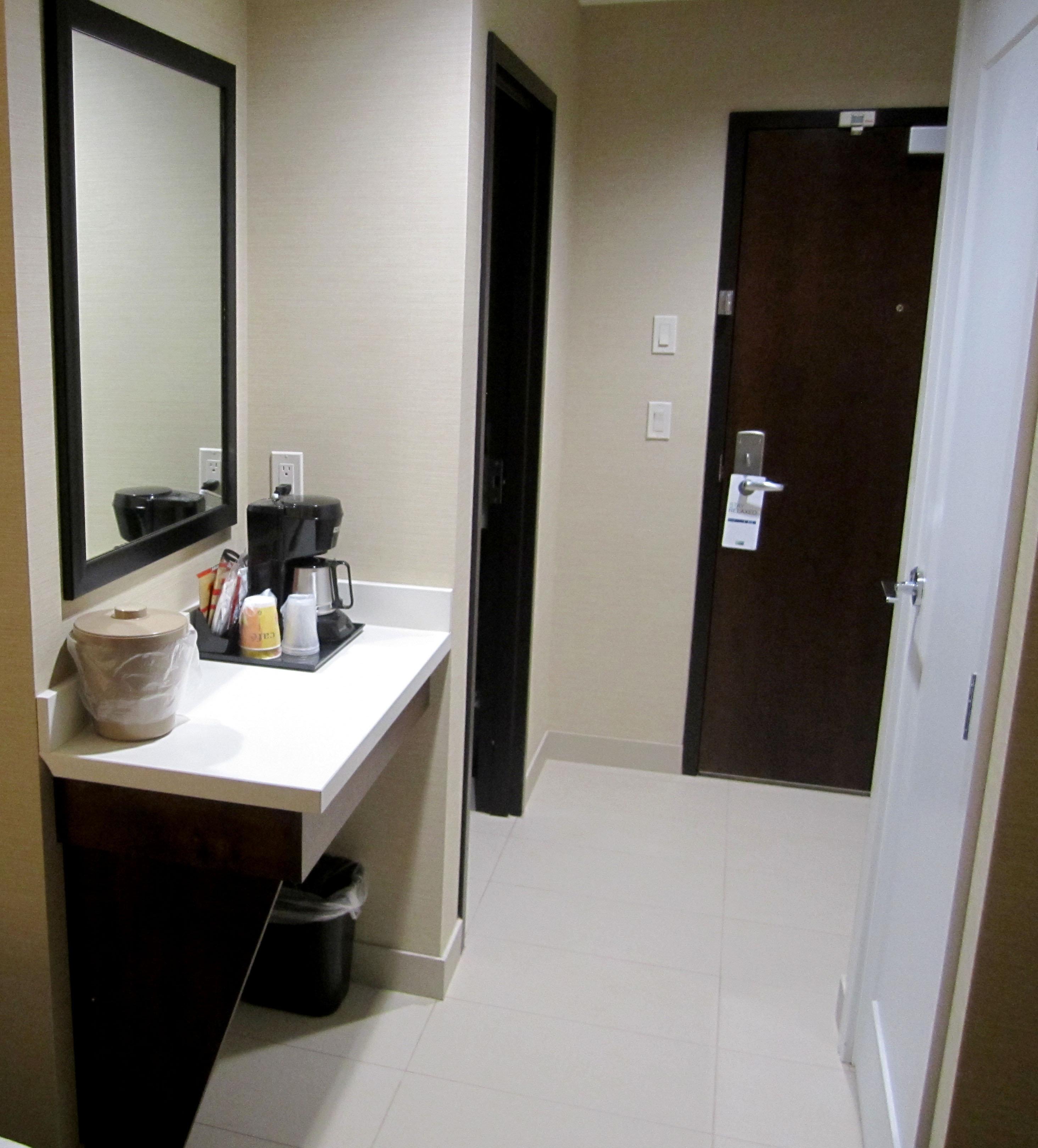 Holiday Inn Express Golden-Kicking Horse By Ihg Esterno foto