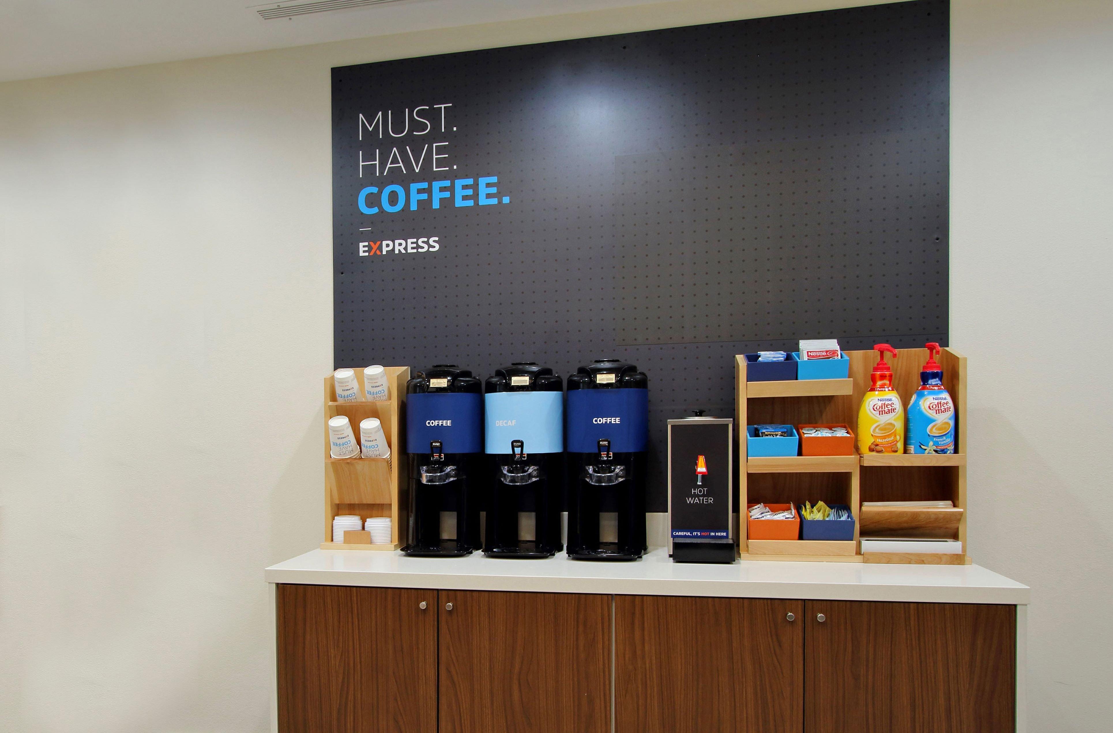Holiday Inn Express Golden-Kicking Horse By Ihg Esterno foto