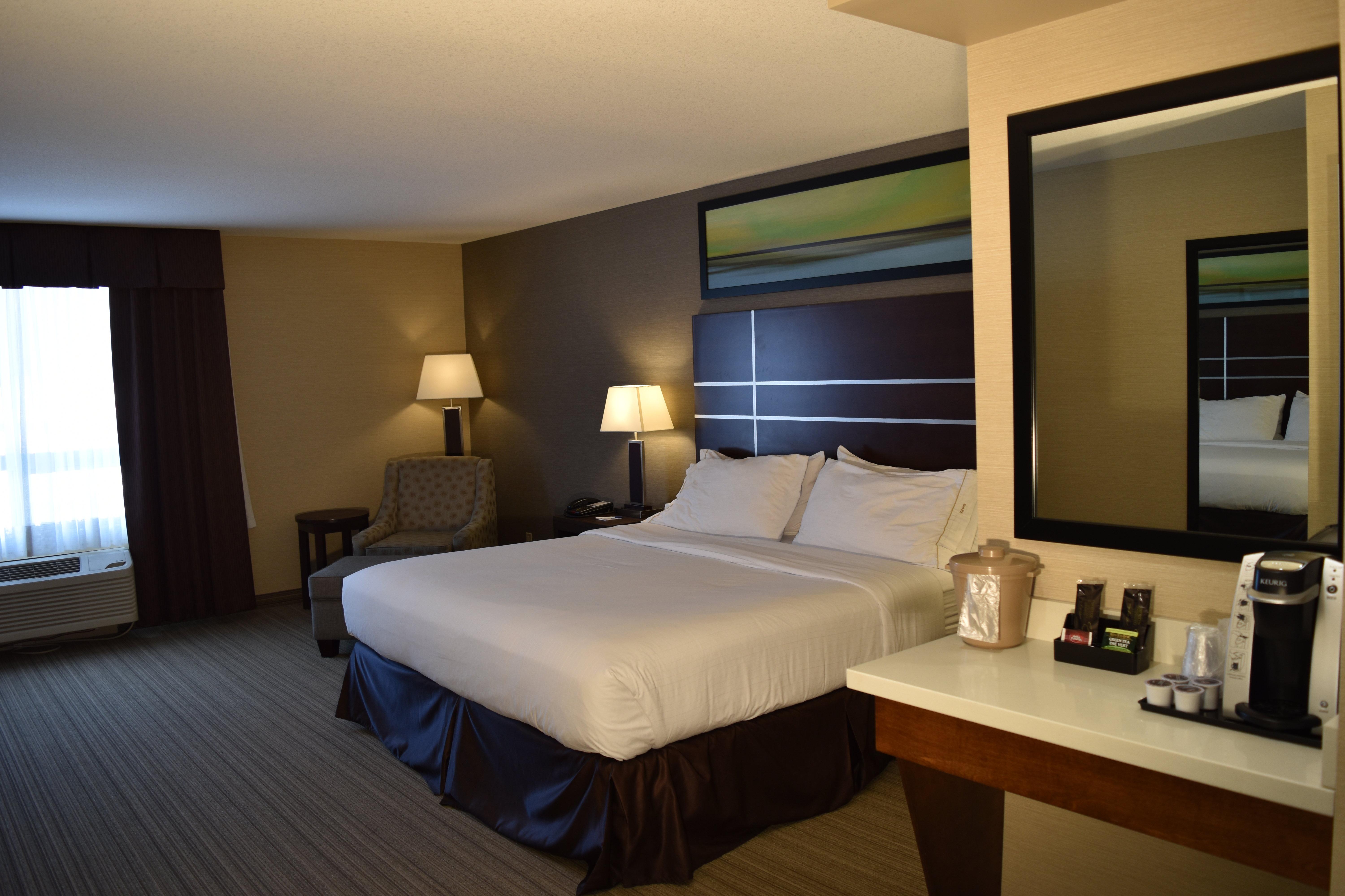 Holiday Inn Express Golden-Kicking Horse By Ihg Esterno foto