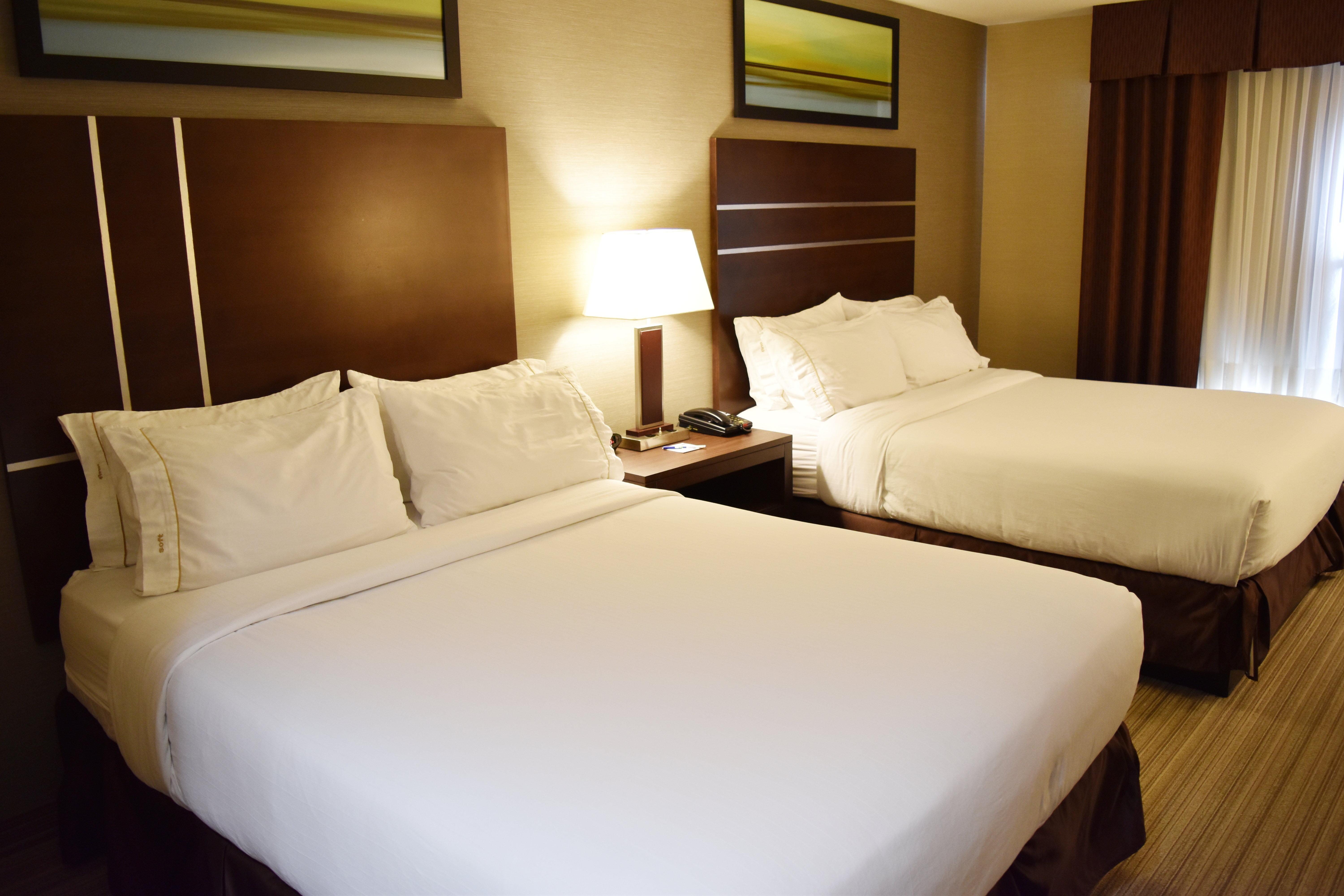 Holiday Inn Express Golden-Kicking Horse By Ihg Esterno foto