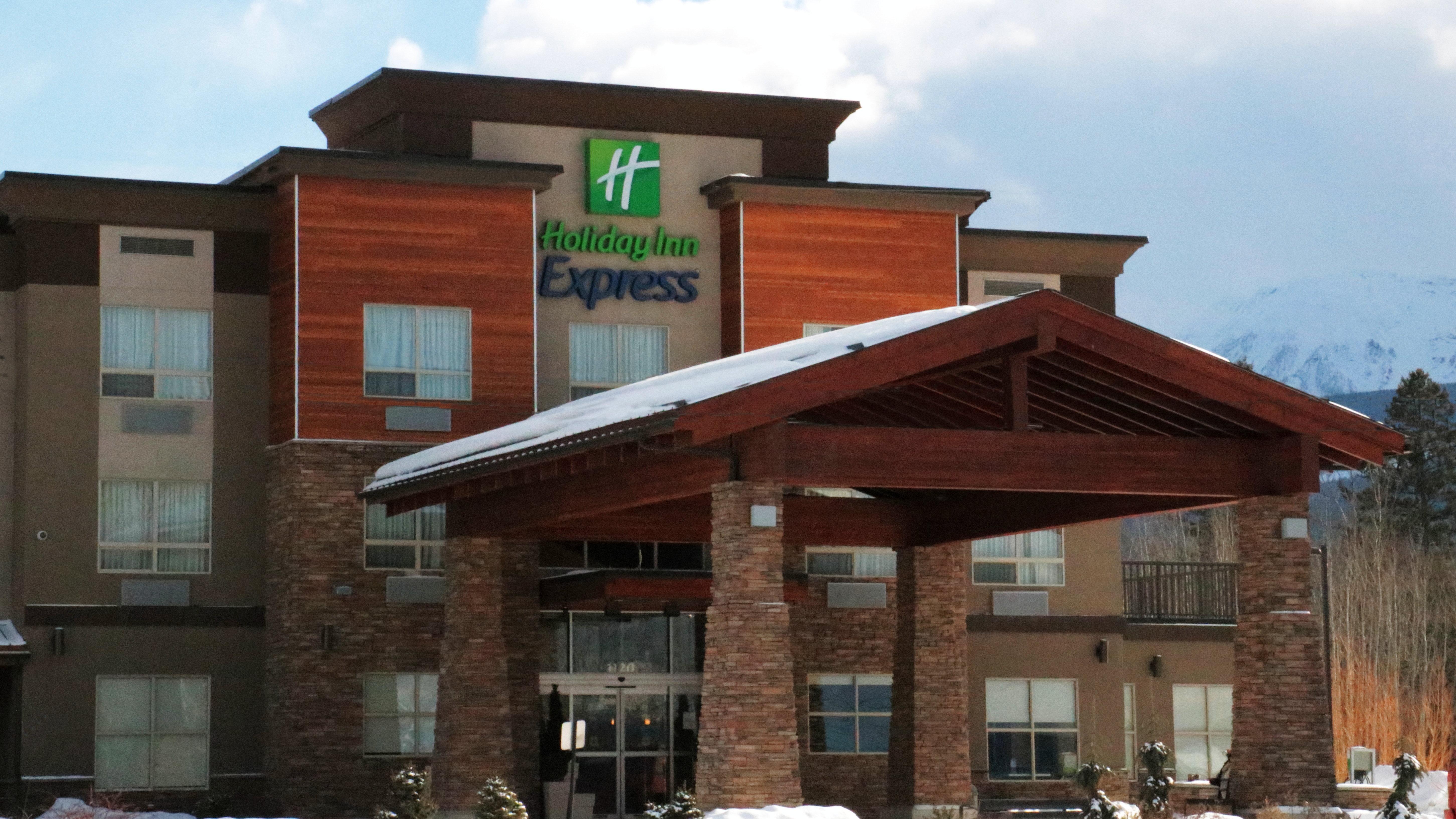 Holiday Inn Express Golden-Kicking Horse By Ihg Esterno foto