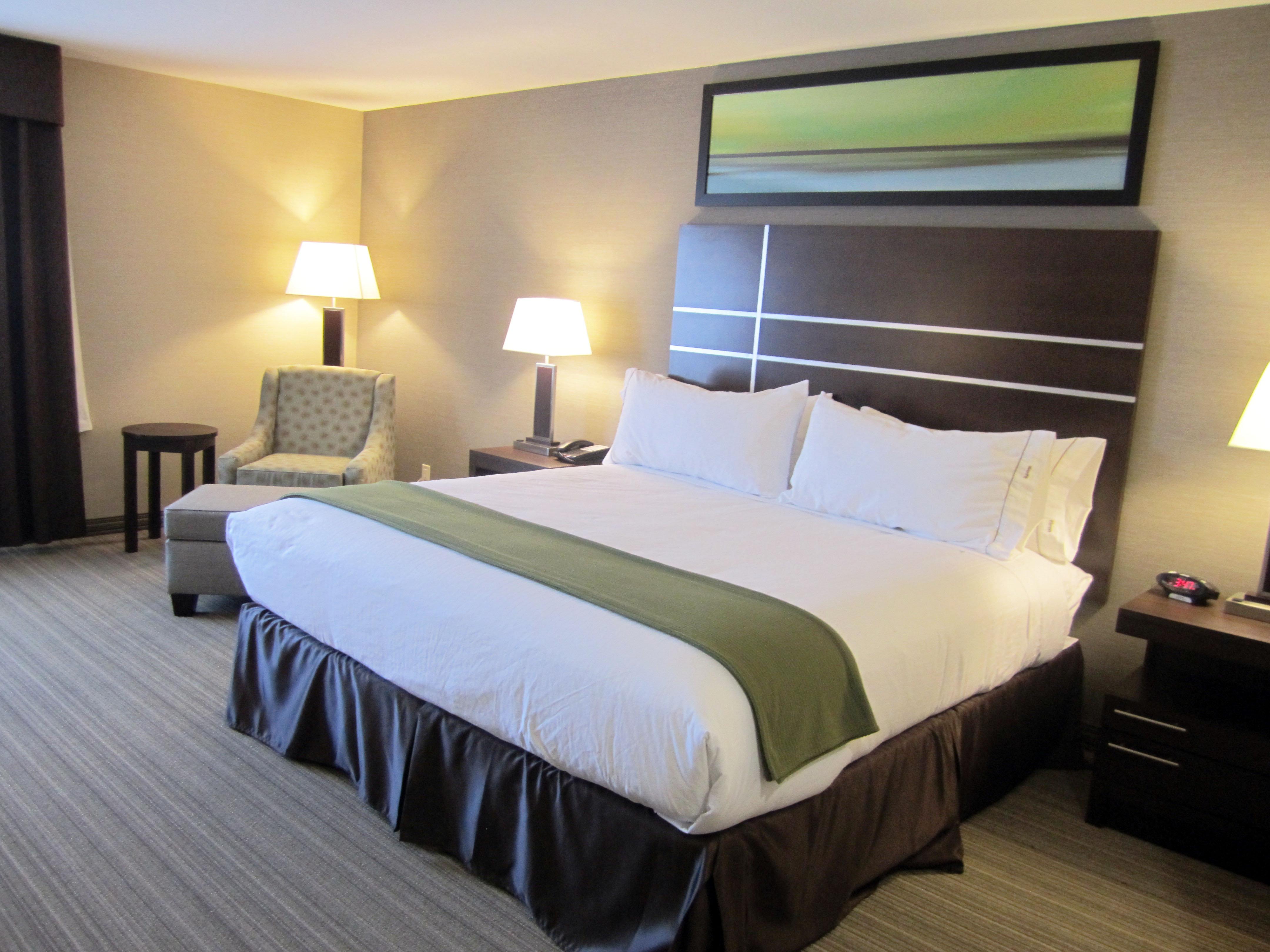 Holiday Inn Express Golden-Kicking Horse By Ihg Esterno foto