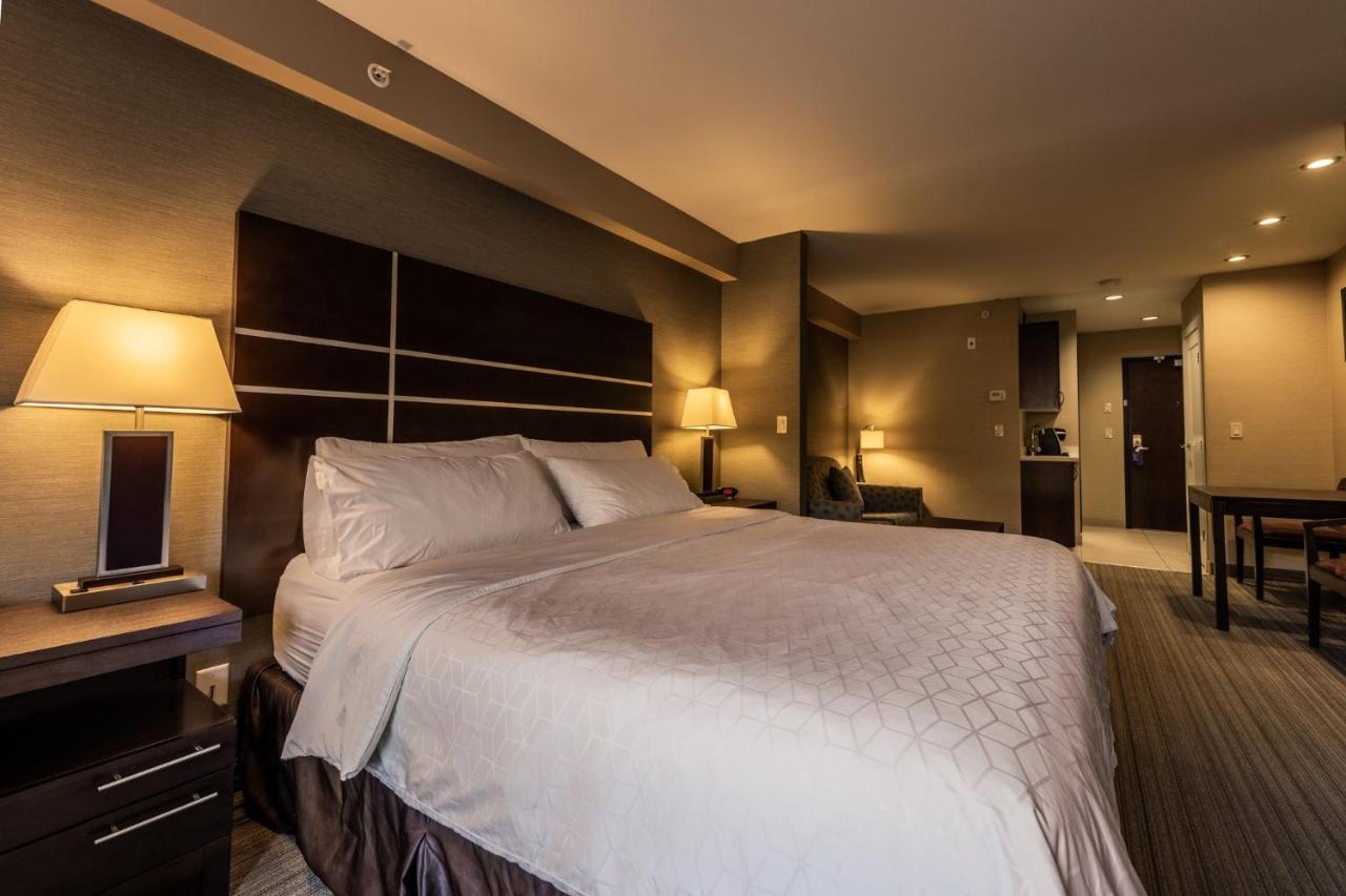 Holiday Inn Express Golden-Kicking Horse By Ihg Esterno foto
