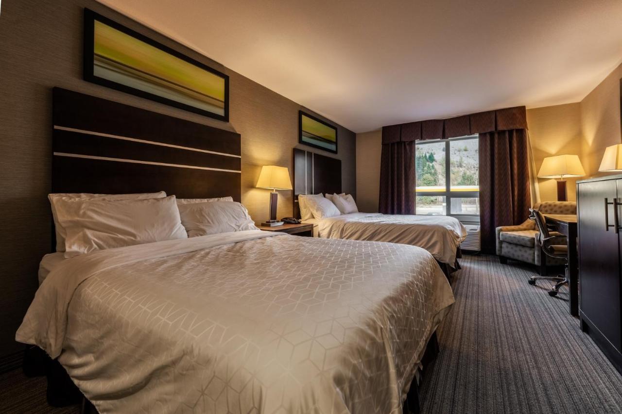 Holiday Inn Express Golden-Kicking Horse By Ihg Esterno foto