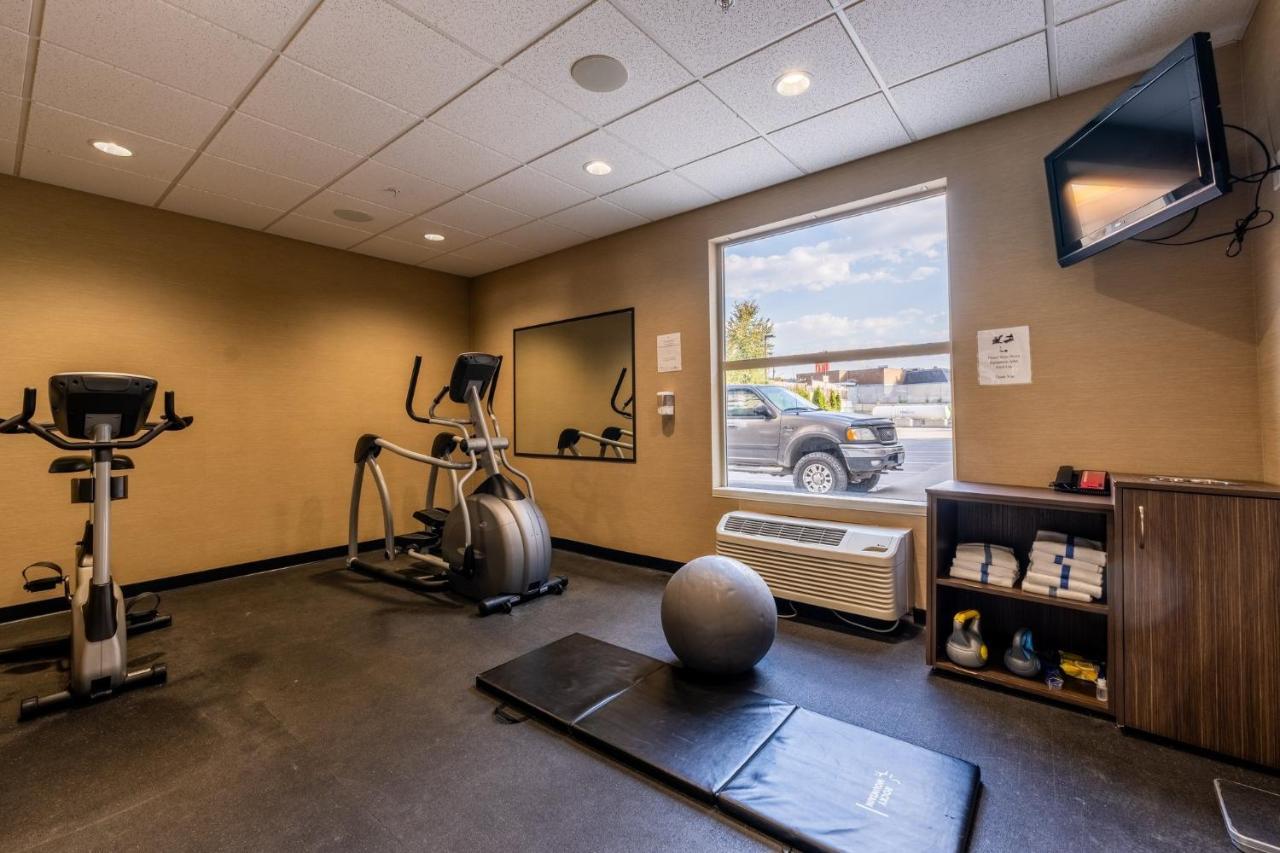 Holiday Inn Express Golden-Kicking Horse By Ihg Esterno foto