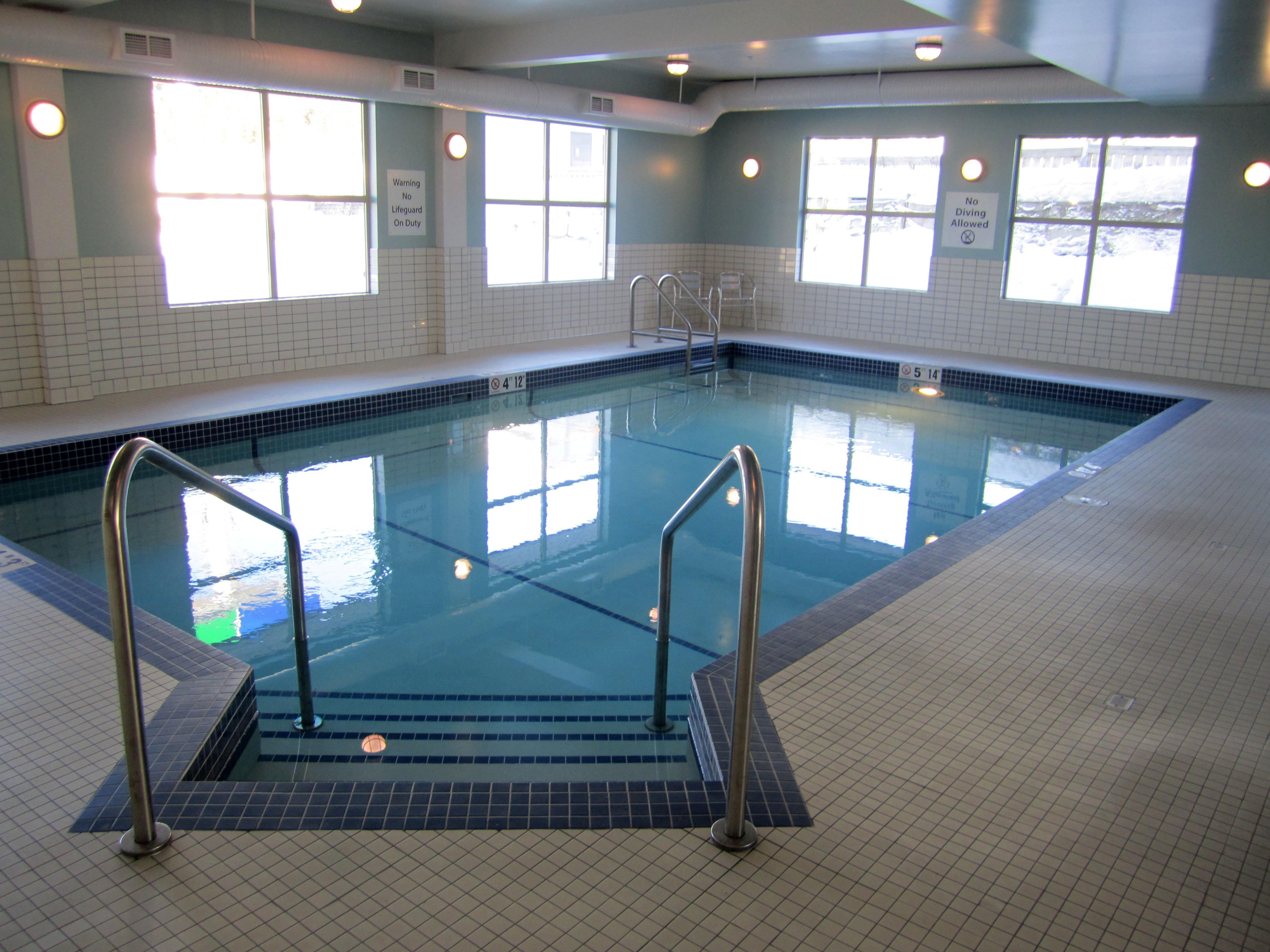 Holiday Inn Express Golden-Kicking Horse By Ihg Esterno foto