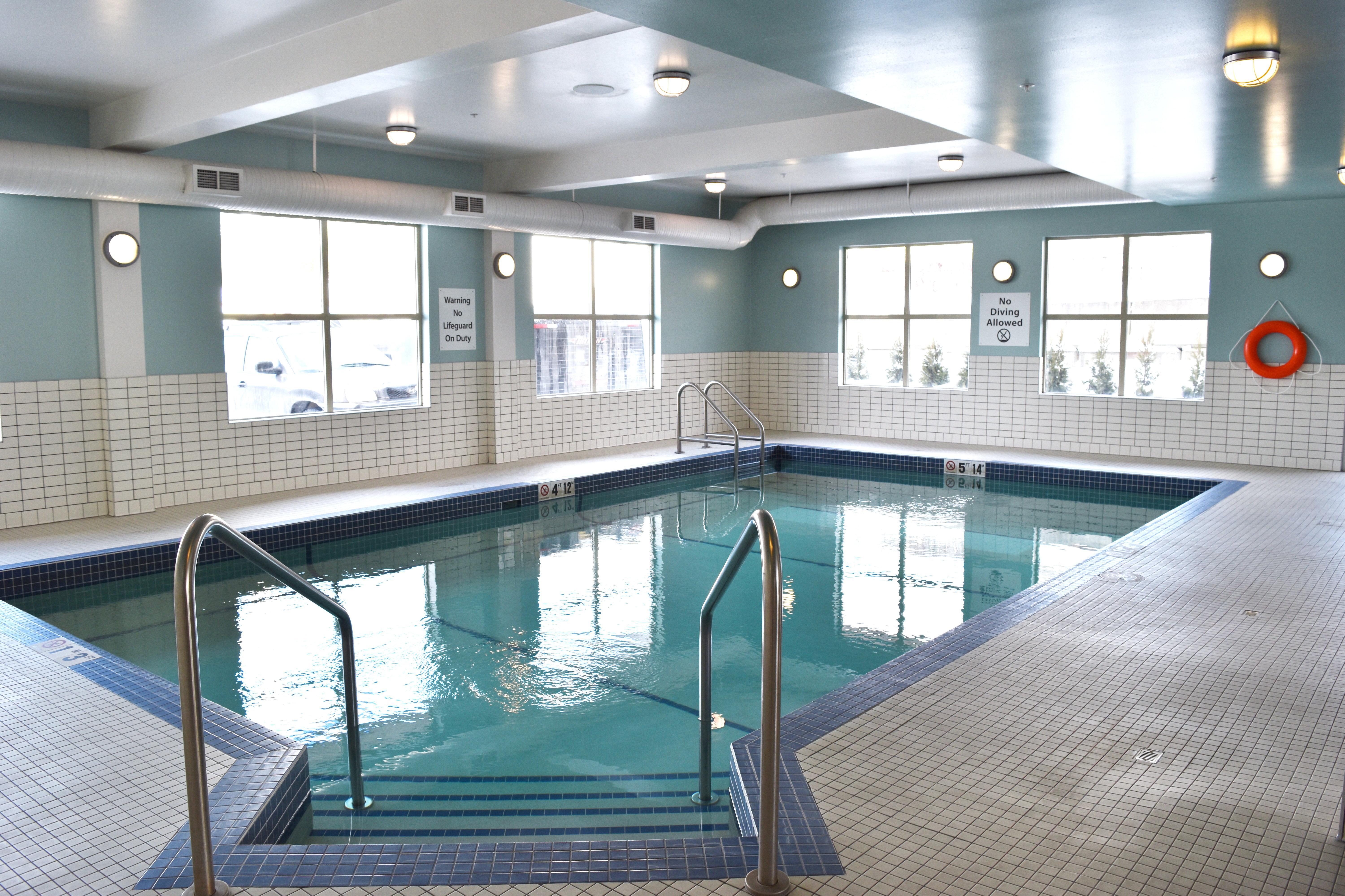 Holiday Inn Express Golden-Kicking Horse By Ihg Esterno foto
