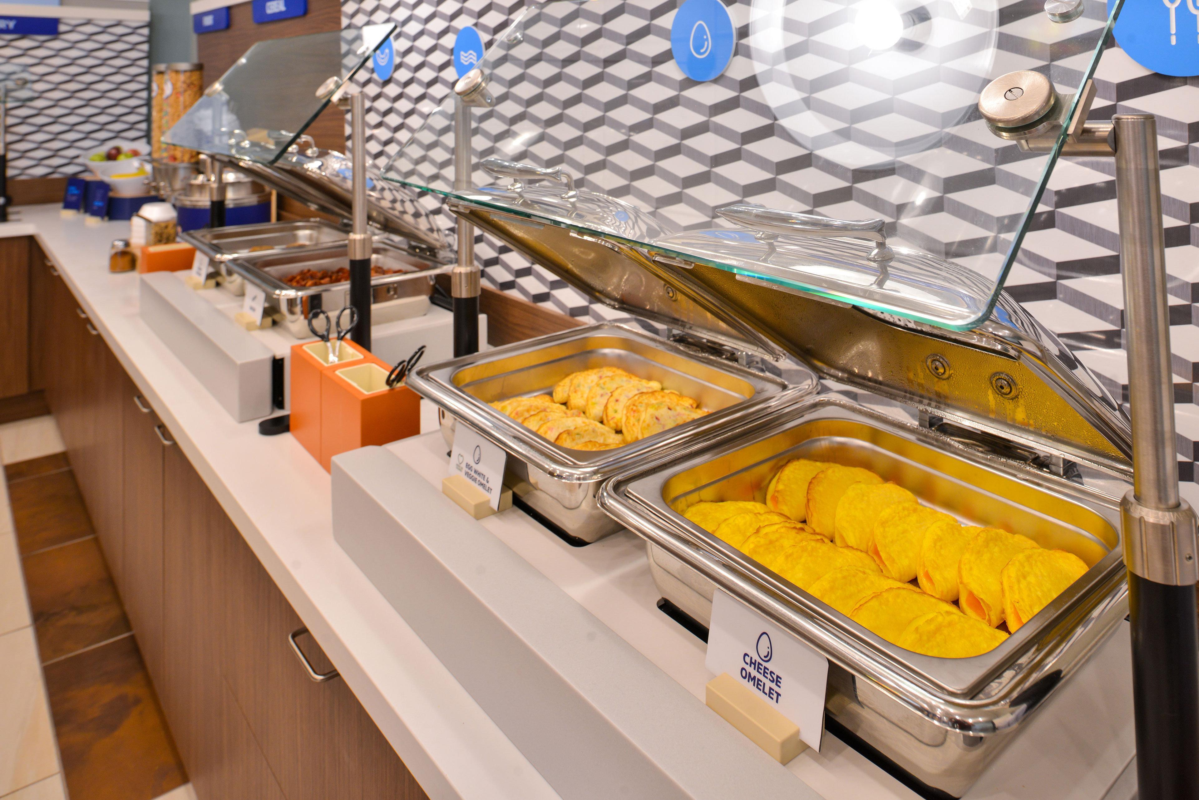 Holiday Inn Express Golden-Kicking Horse By Ihg Esterno foto