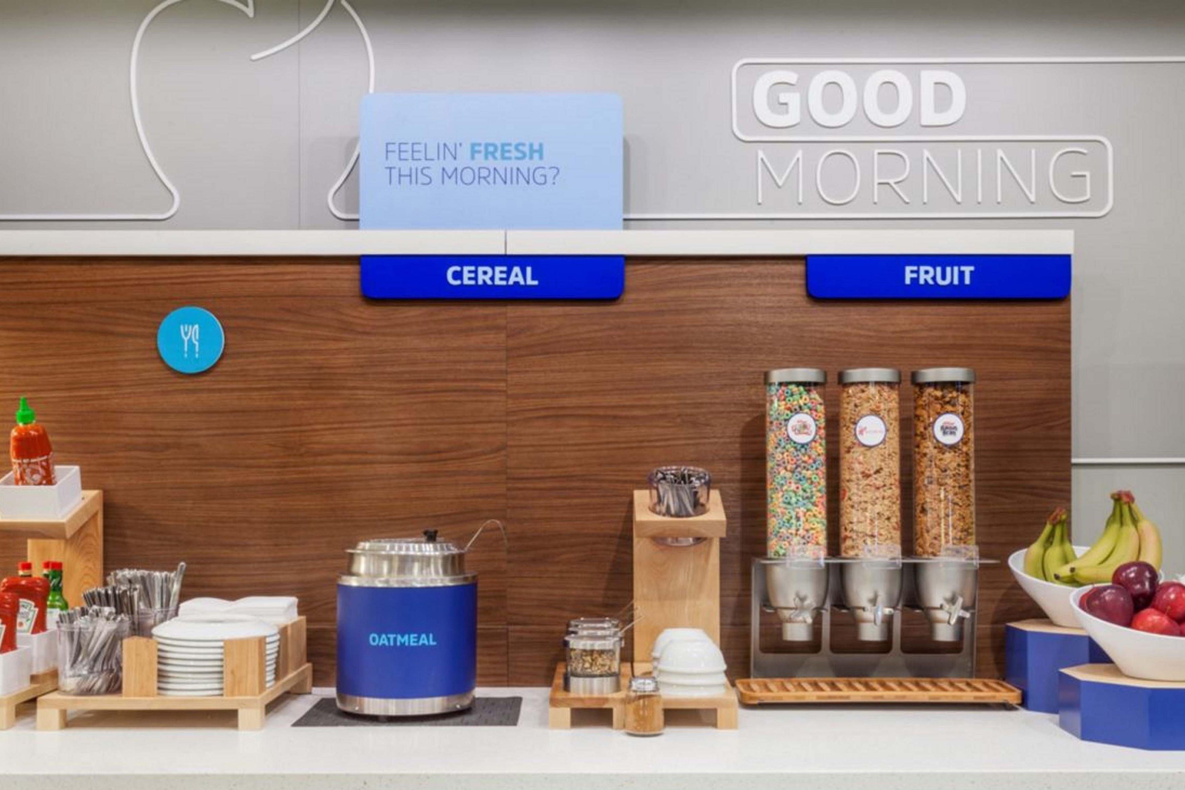 Holiday Inn Express Golden-Kicking Horse By Ihg Esterno foto