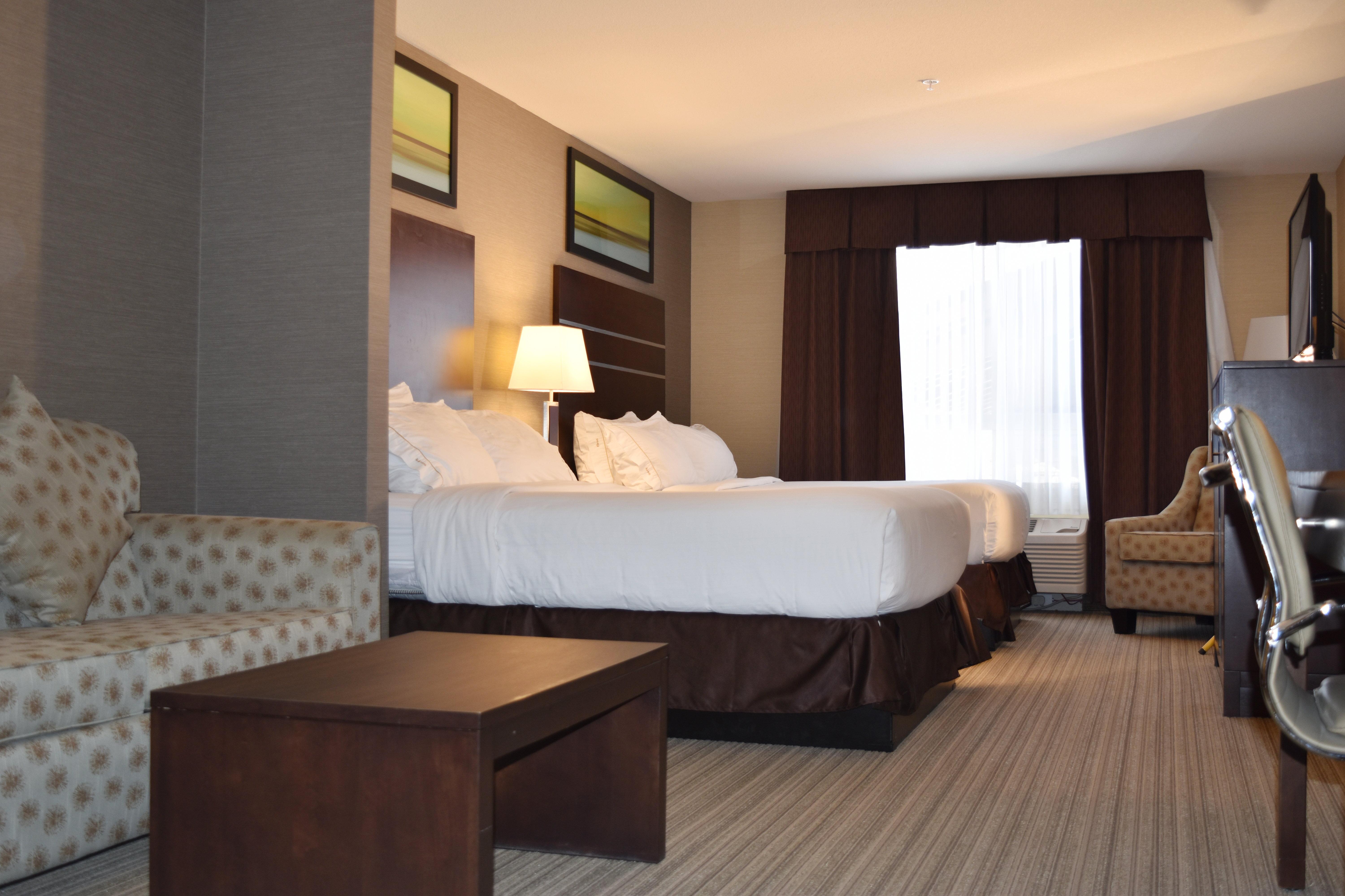 Holiday Inn Express Golden-Kicking Horse By Ihg Esterno foto