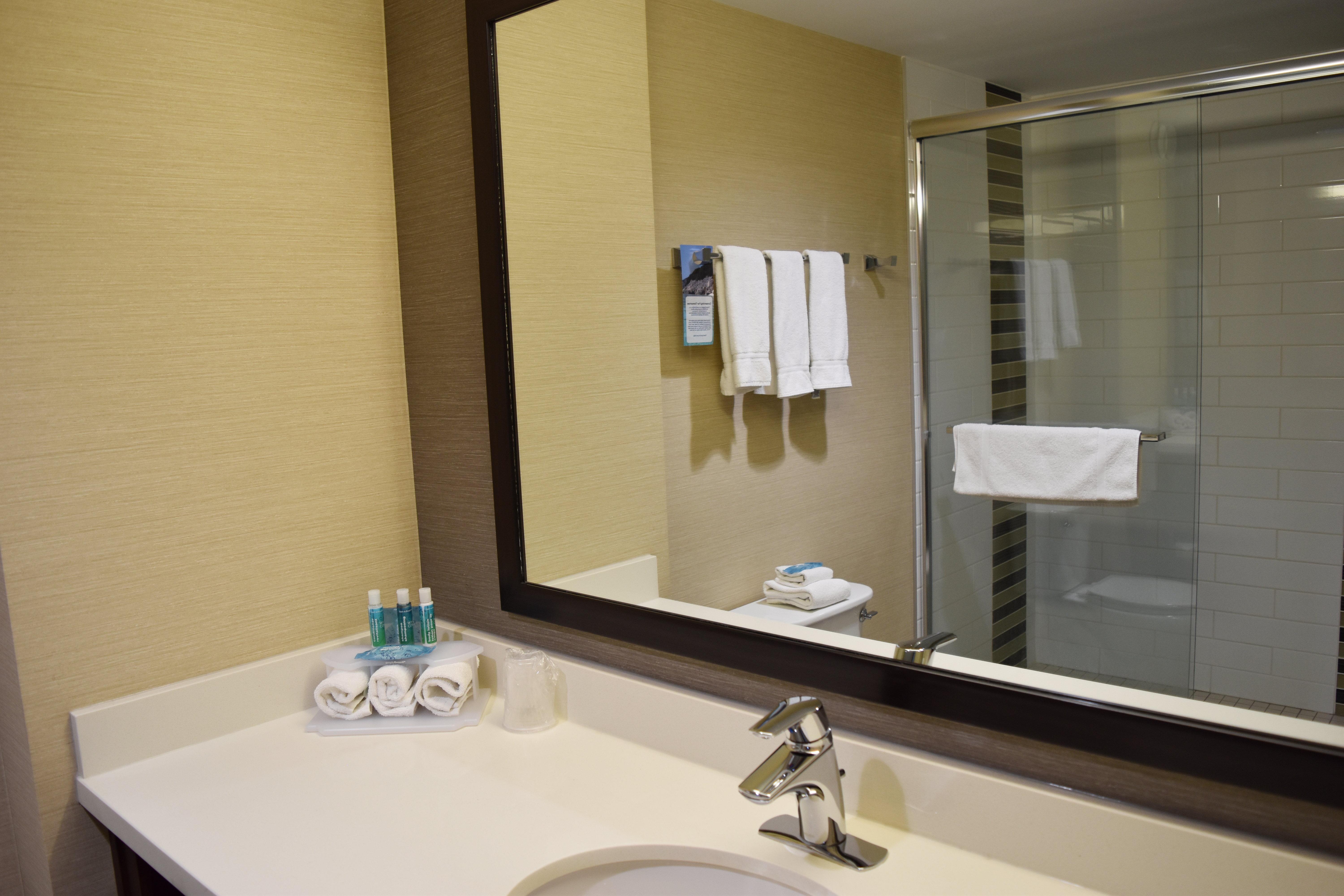 Holiday Inn Express Golden-Kicking Horse By Ihg Esterno foto