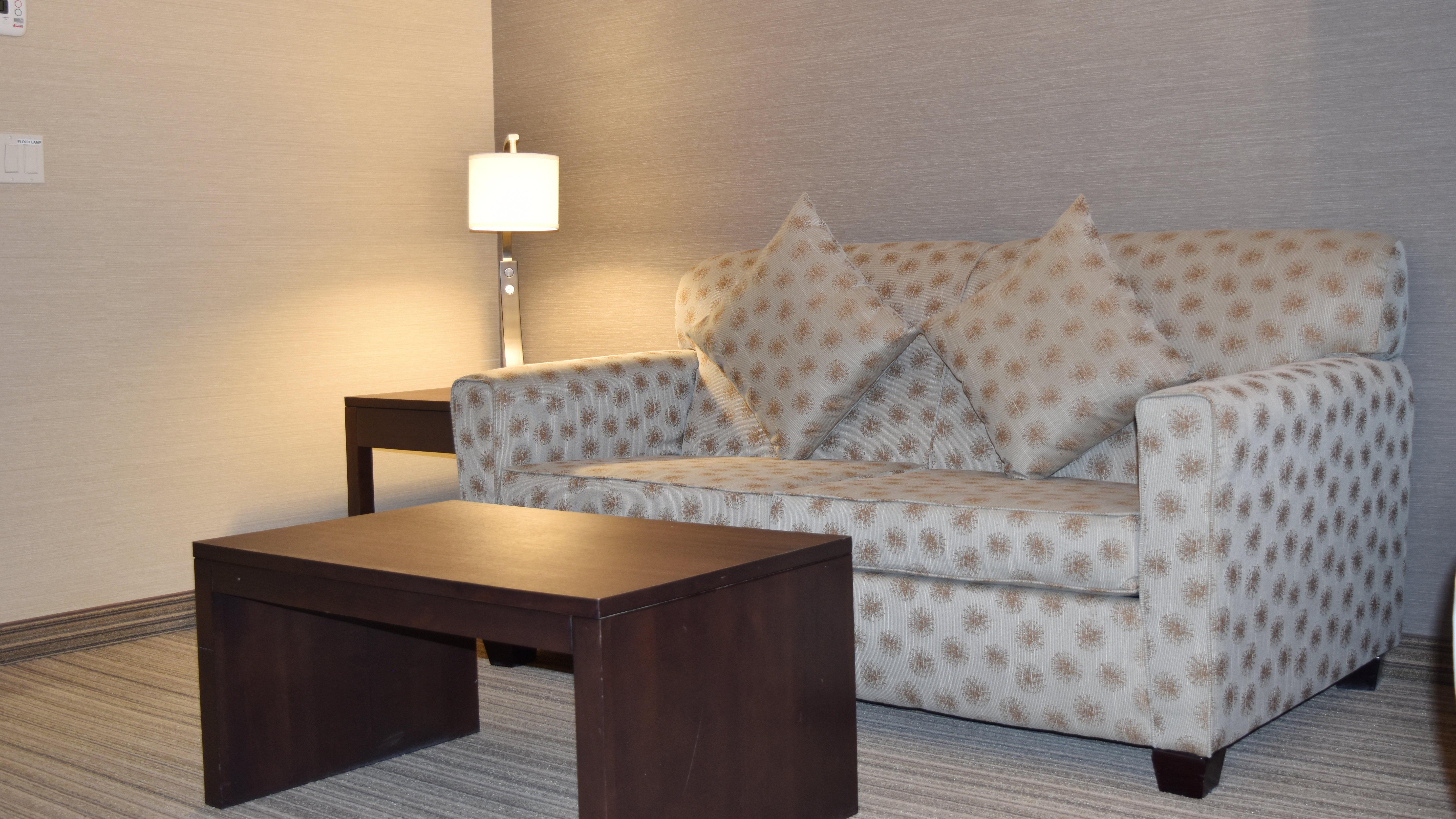 Holiday Inn Express Golden-Kicking Horse By Ihg Esterno foto