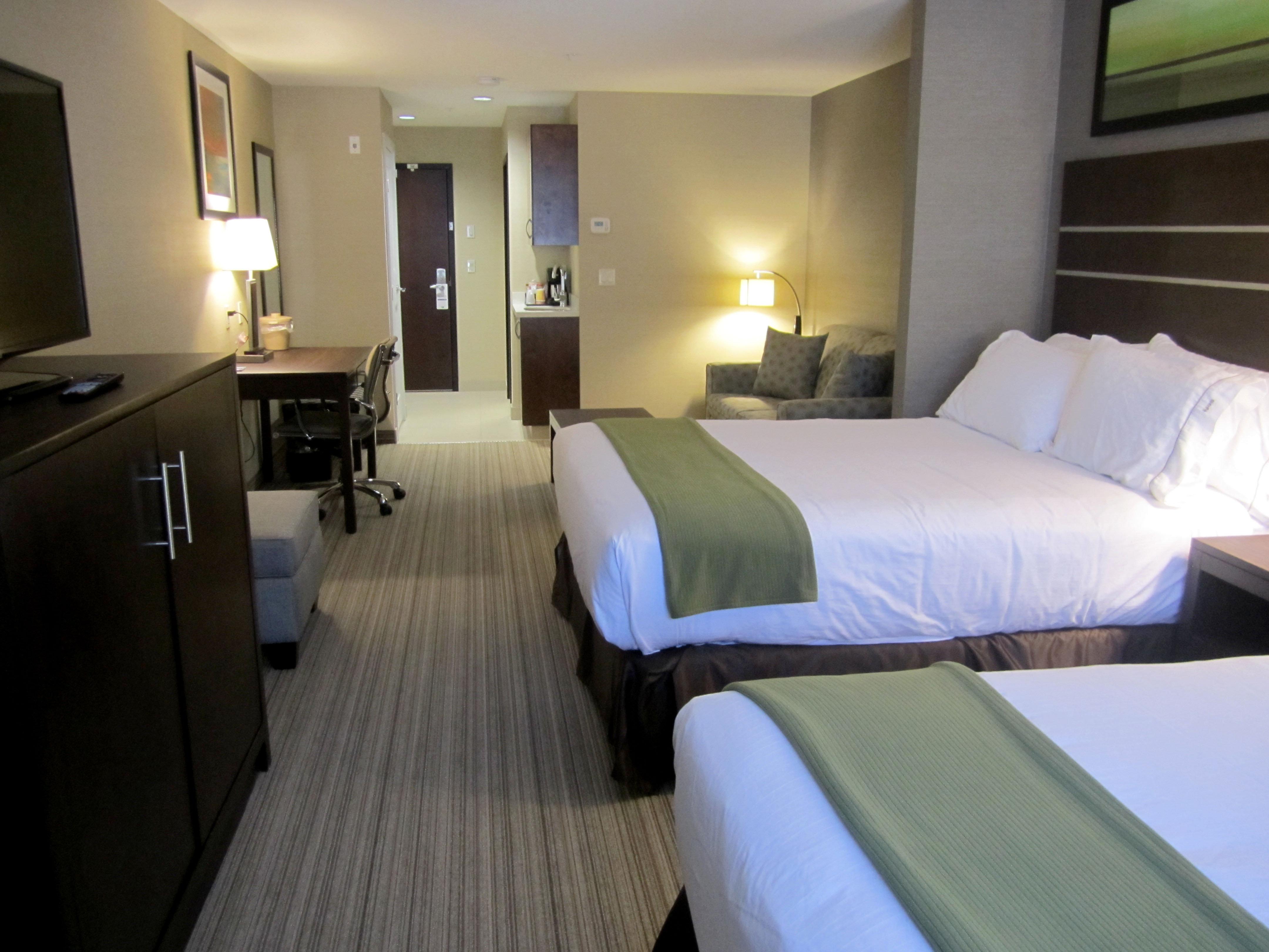 Holiday Inn Express Golden-Kicking Horse By Ihg Esterno foto