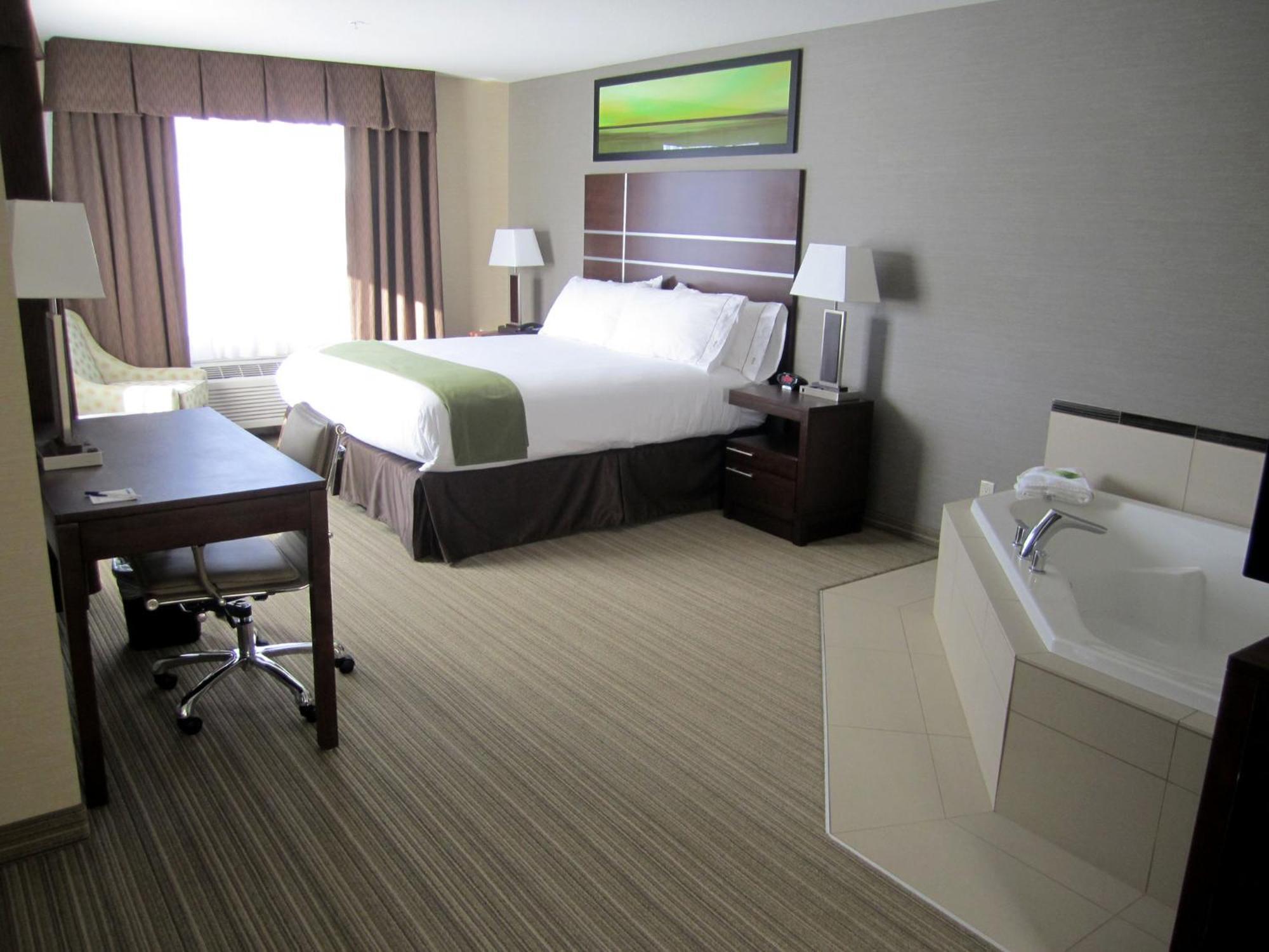Holiday Inn Express Golden-Kicking Horse By Ihg Esterno foto