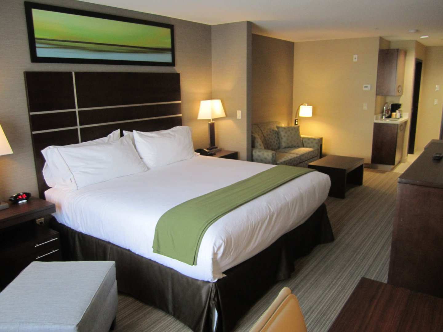 Holiday Inn Express Golden-Kicking Horse By Ihg Esterno foto